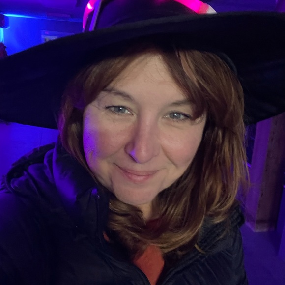 Meet your Posher, Leona - Picture 11 of 15